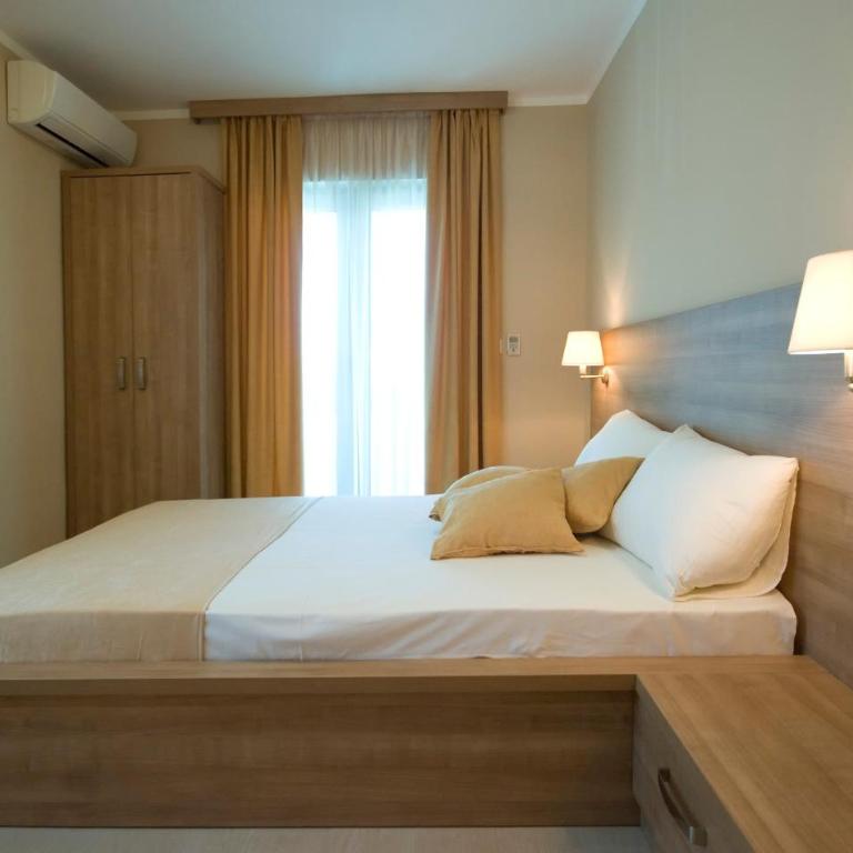 Vila V Lux Apartments - One-Bedroom Apartment with Partial Sea View - 1