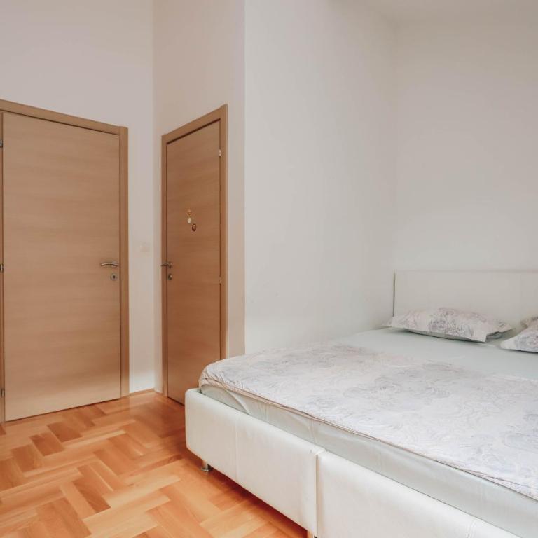 Duplex 3 bedrooms on the first line in Petrovac - One-Bedroom Apartment - 3