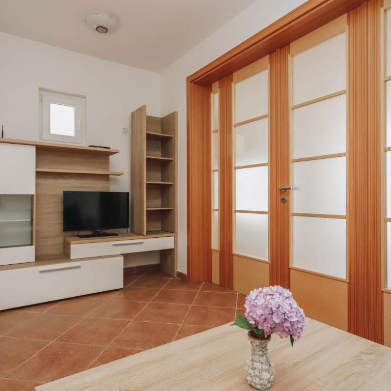 Duplex 3 bedrooms on the first line in Petrovac - One-Bedroom Apartment - 5