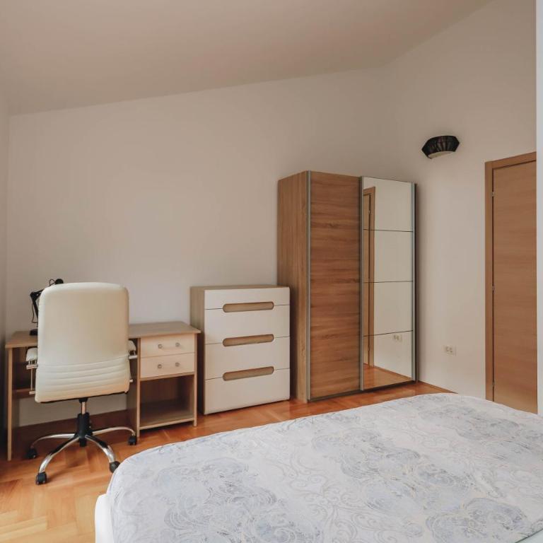 Duplex 3 bedrooms on the first line in Petrovac - One-Bedroom Apartment - 15