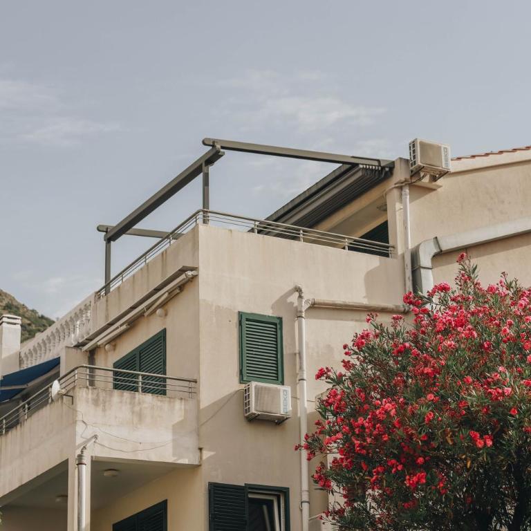 Duplex 3 bedrooms on the first line in Petrovac - One-Bedroom Apartment - 16