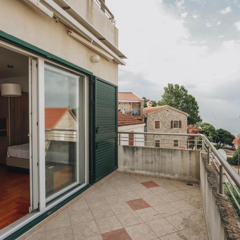 Duplex 3 bedrooms on the first line in Petrovac - One-Bedroom Apartment - 19