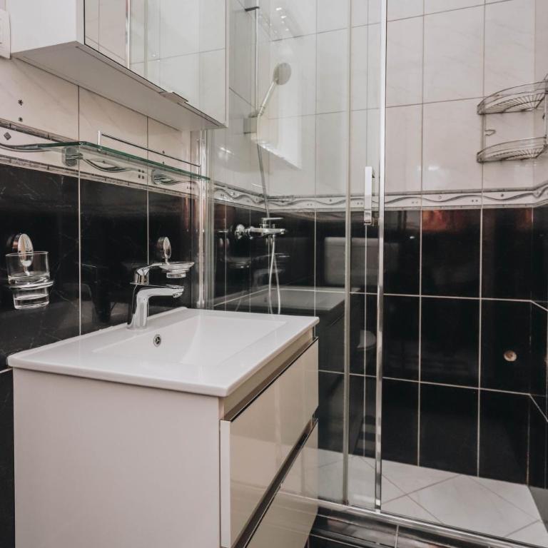 Duplex 3 bedrooms on the first line in Petrovac - One-Bedroom Apartment - 22