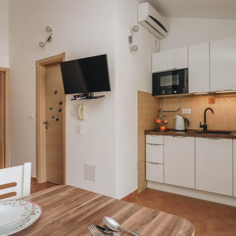 Duplex 3 bedrooms on the first line in Petrovac - One-Bedroom Apartment - 23