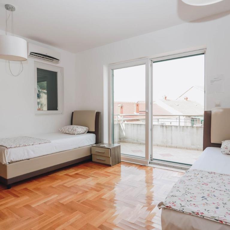 Duplex 3 bedrooms on the first line in Petrovac - One-Bedroom Apartment - 26