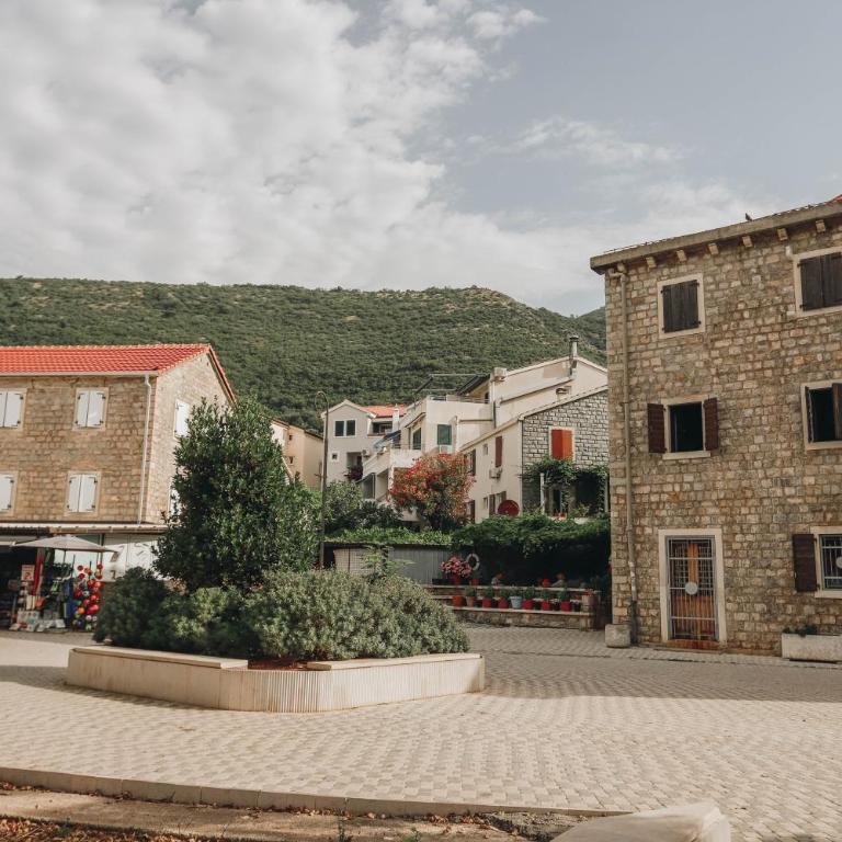 Duplex 3 bedrooms on the first line in Petrovac - One-Bedroom Apartment - 28