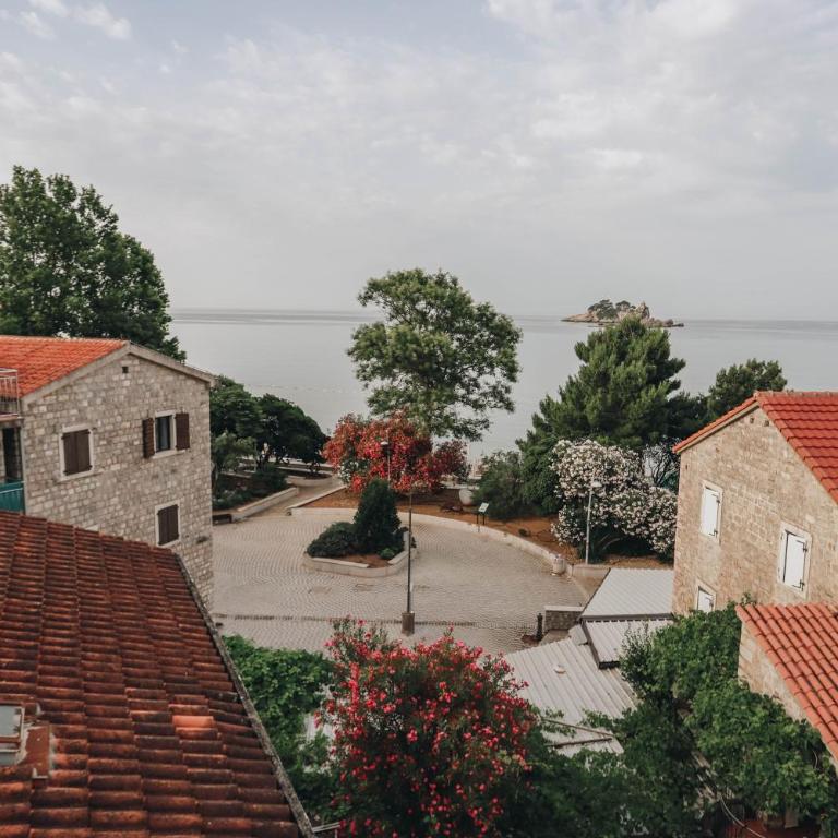 Duplex 3 bedrooms on the first line in Petrovac - One-Bedroom Apartment - 30