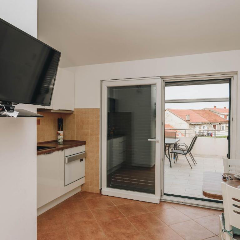 Duplex 3 bedrooms on the first line in Petrovac - One-Bedroom Apartment - 34
