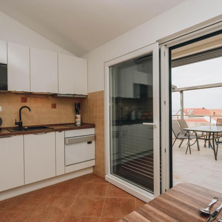 Duplex 3 bedrooms on the first line in Petrovac - One-Bedroom Apartment - 38