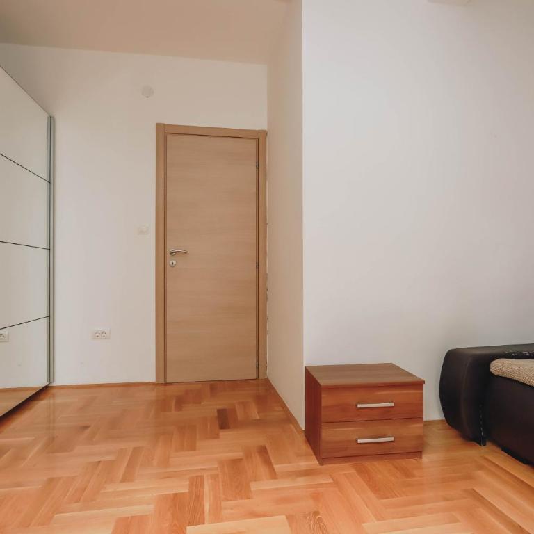 Duplex 3 bedrooms on the first line in Petrovac - One-Bedroom Apartment - 45