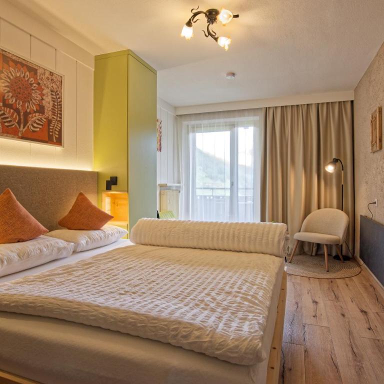 Bergchalet Hotel Reinerhof - Double Room with Balcony and Mountain View - 1