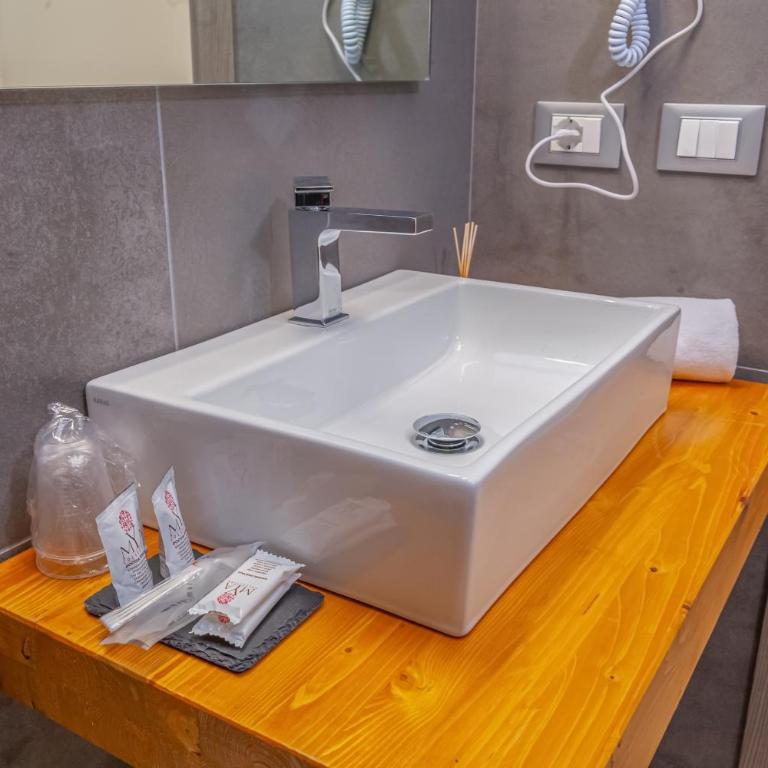 Isgrò Rooms - Camera Matrimoniale con Bagno Privato - 9