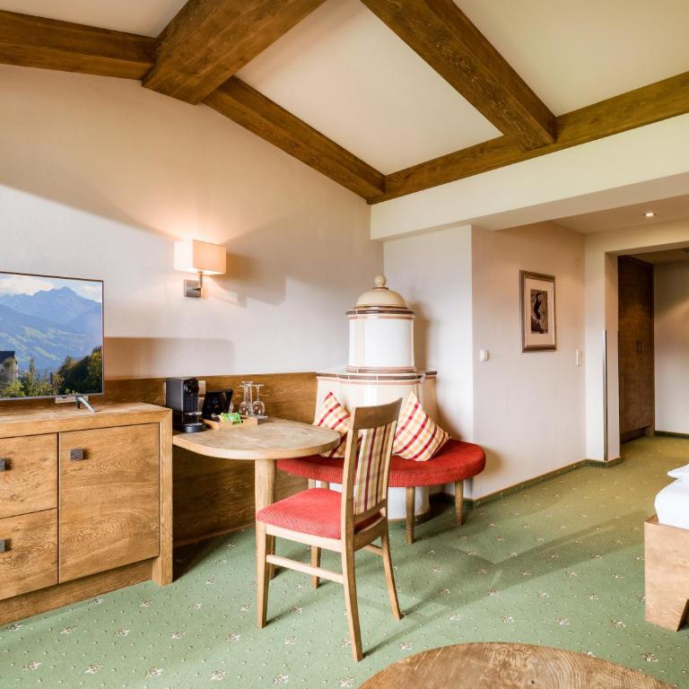 Hotel Waldfriede - Panoramic View Zillertal - Suite mit Bergblick - 4