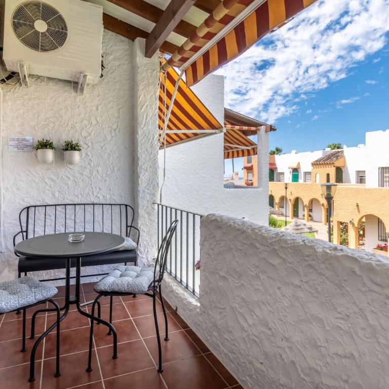 Renovated apartment on beachside with pool - Apartamento de 1 dormitorio - 12