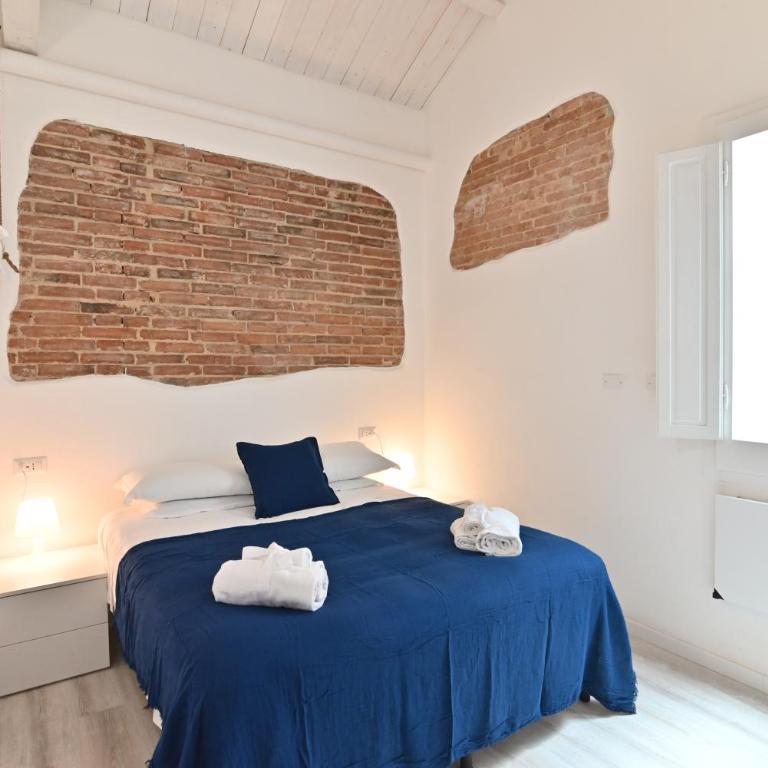IzzHome City Heart Rooms - Standard Double Room - 1