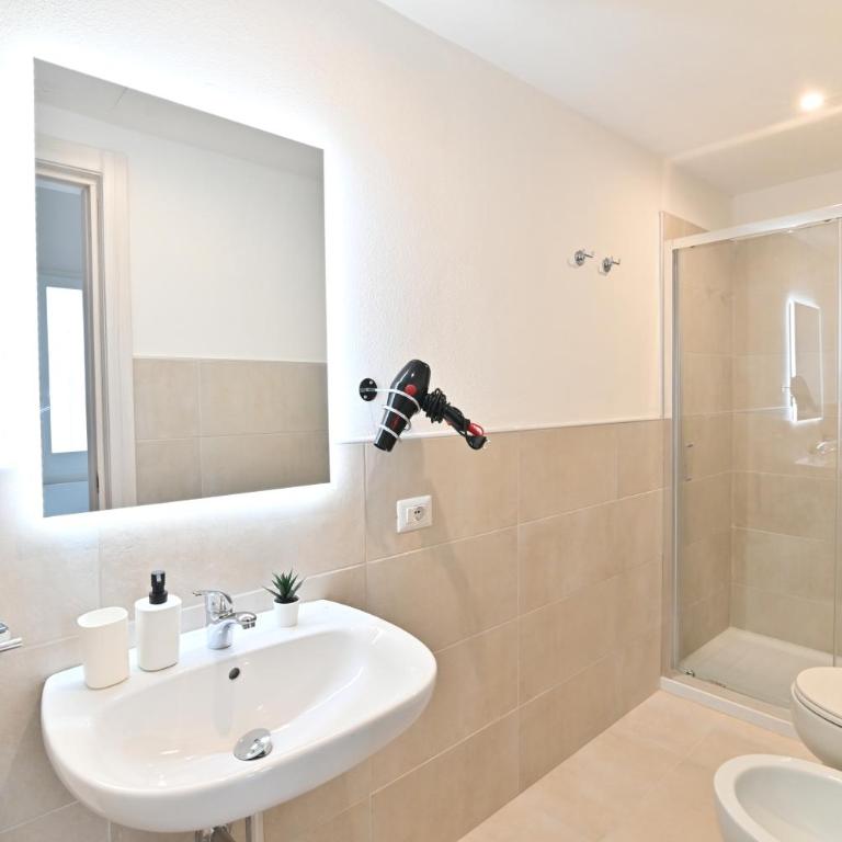 IzzHome City Heart Rooms - Standard Double Room - 4