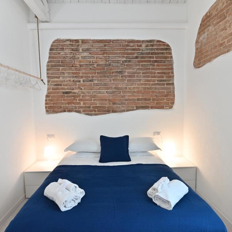 IzzHome City Heart Rooms - Standard Double Room - 6