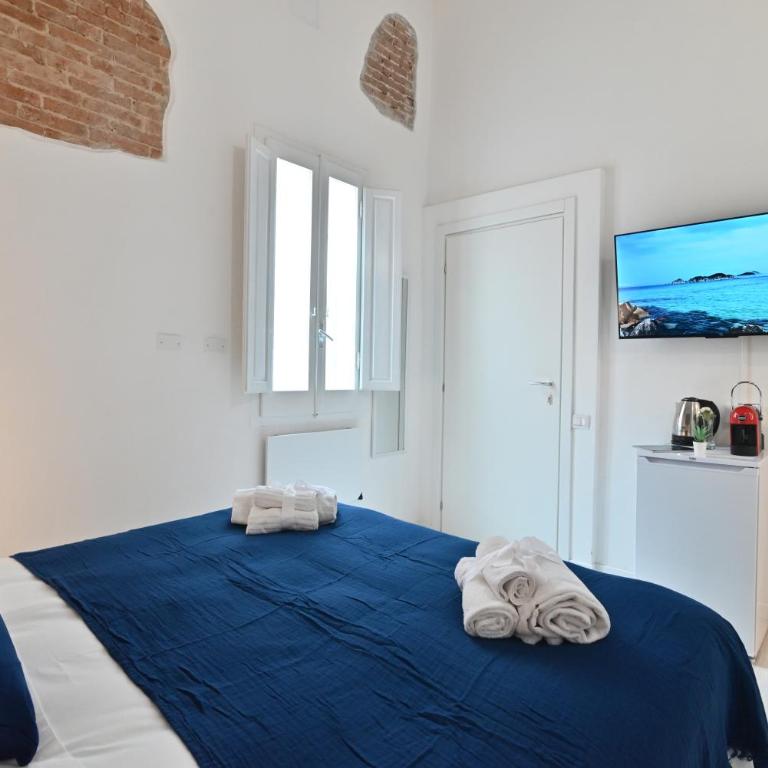 IzzHome City Heart Rooms - Standard Double Room - 9