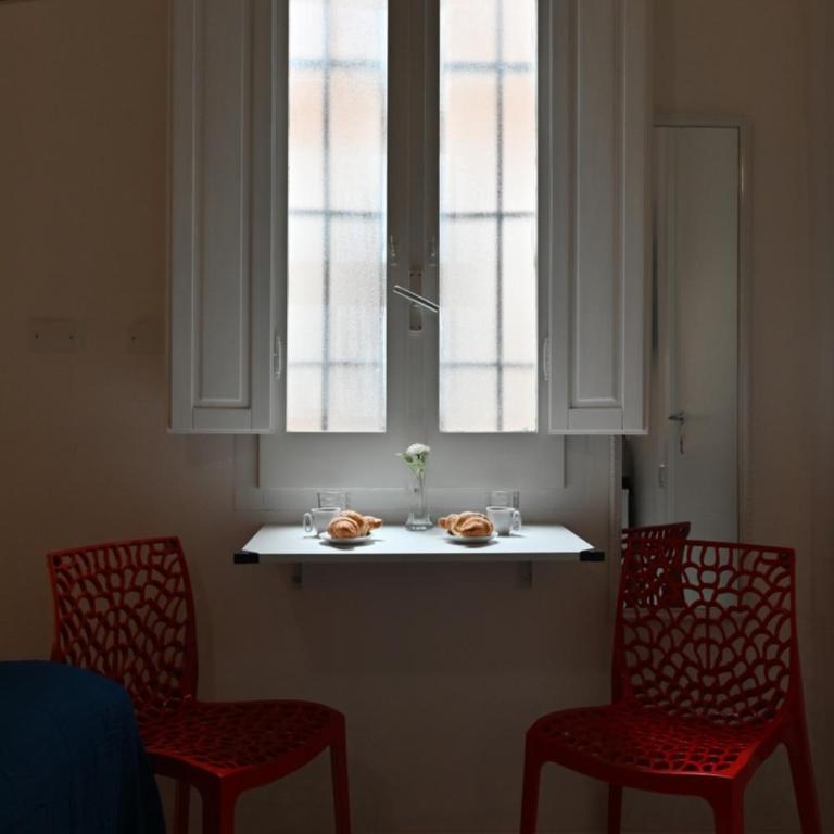 IzzHome City Heart Rooms - Standard Double Room - 12