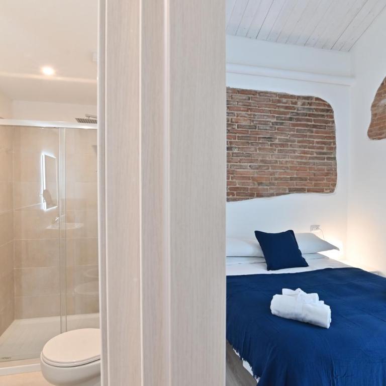 IzzHome City Heart Rooms - Standard Double Room - 14