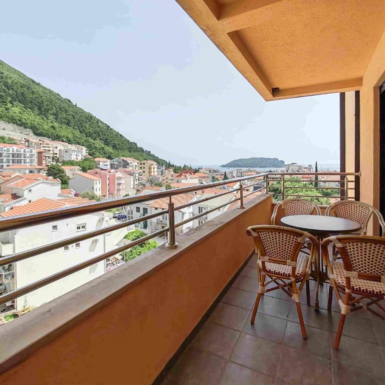 Sunny three-bedroom apartment in Budva - Apartman sa 3 Spavaće Sobe - 7