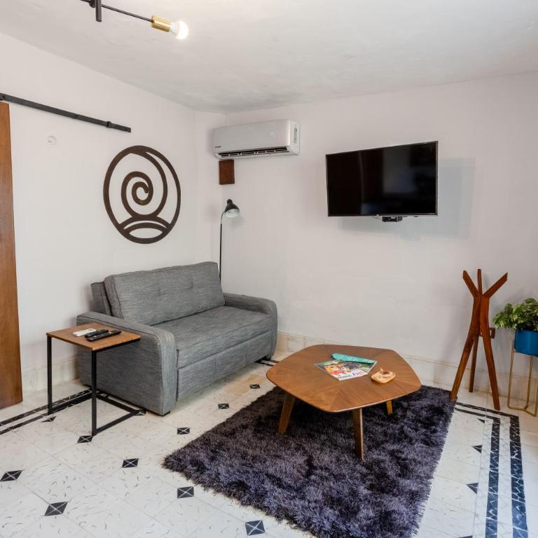 Kuxtal Hotel Boutique - Suite 1 king, sofa bed, dining room, mini-bar, microwave, coffee maker - 5