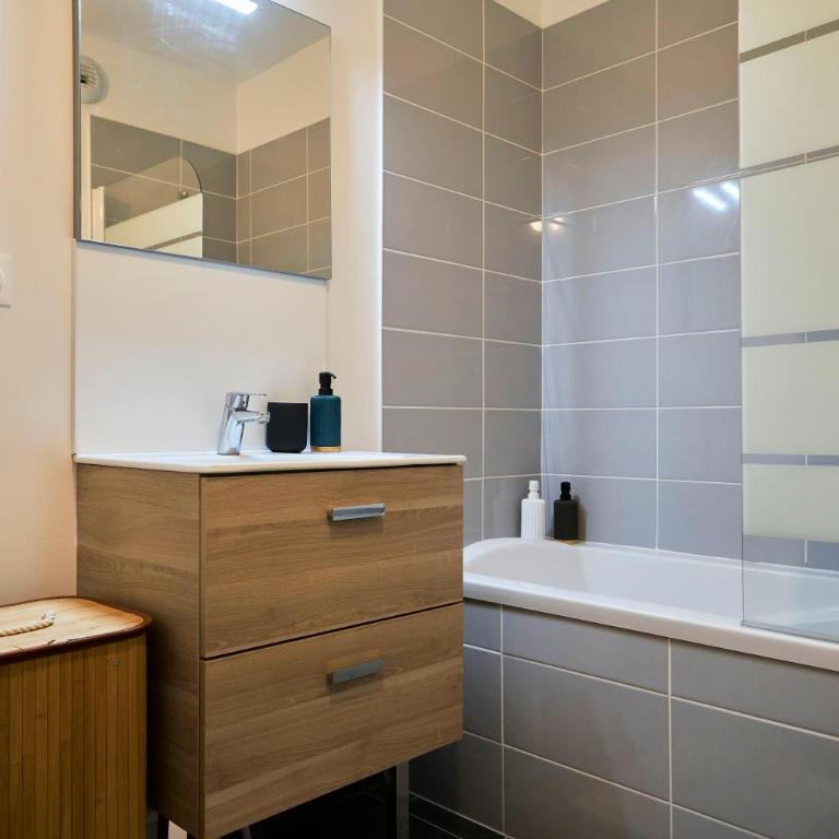 La Bibliothèque - Terrasse, 4 pers, Lille - Two-Bedroom Apartment - 40