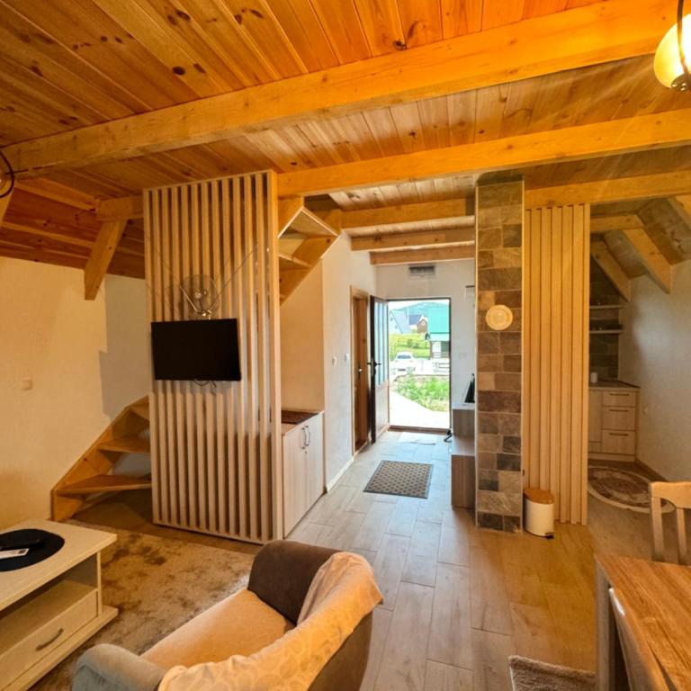 4Seasons Mountain Home 1 - Two-Bedroom House - 17