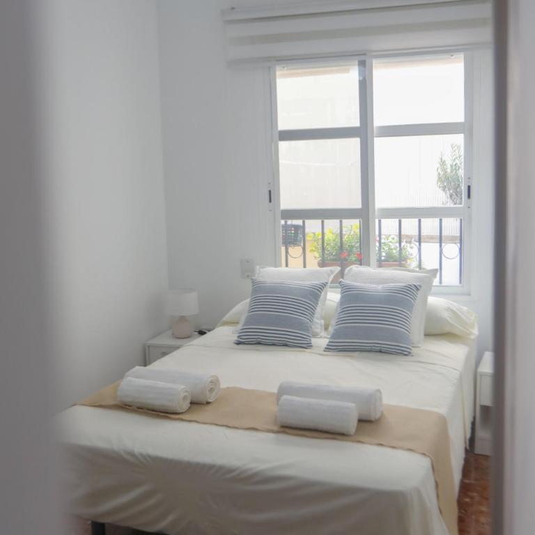 Lovely apartment near the beach & City of Arts and Sciences - Three-Bedroom Apartment - 56