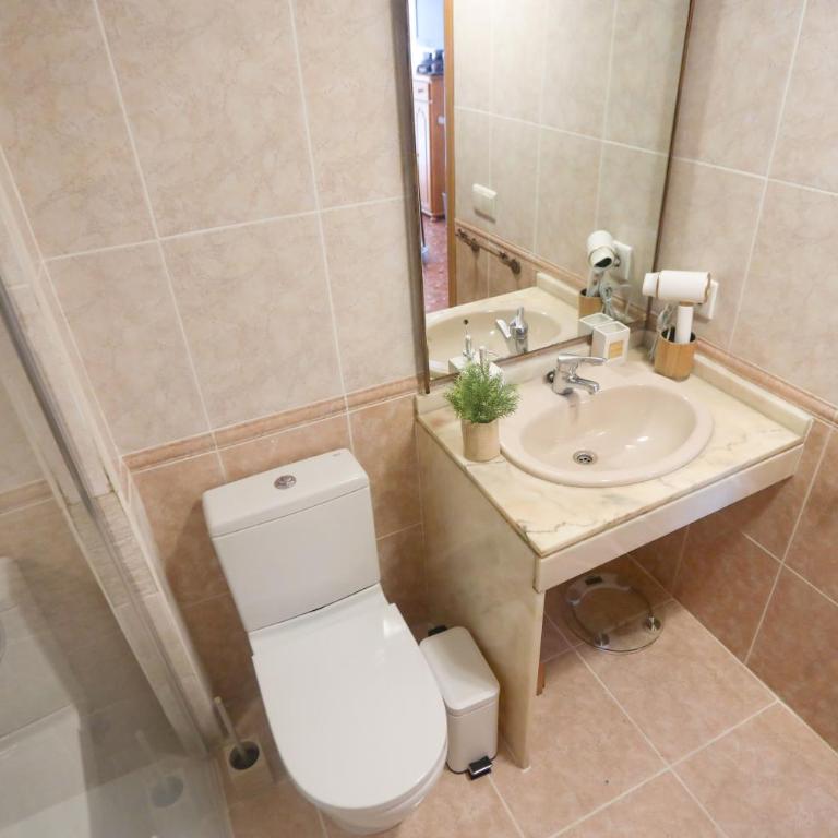 Lovely apartment near the beach & City of Arts and Sciences - Three-Bedroom Apartment - 53