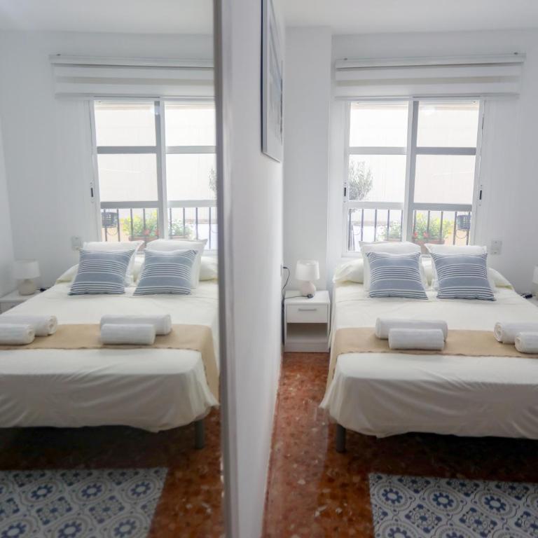 Lovely apartment near the beach & City of Arts and Sciences - Three-Bedroom Apartment - 58