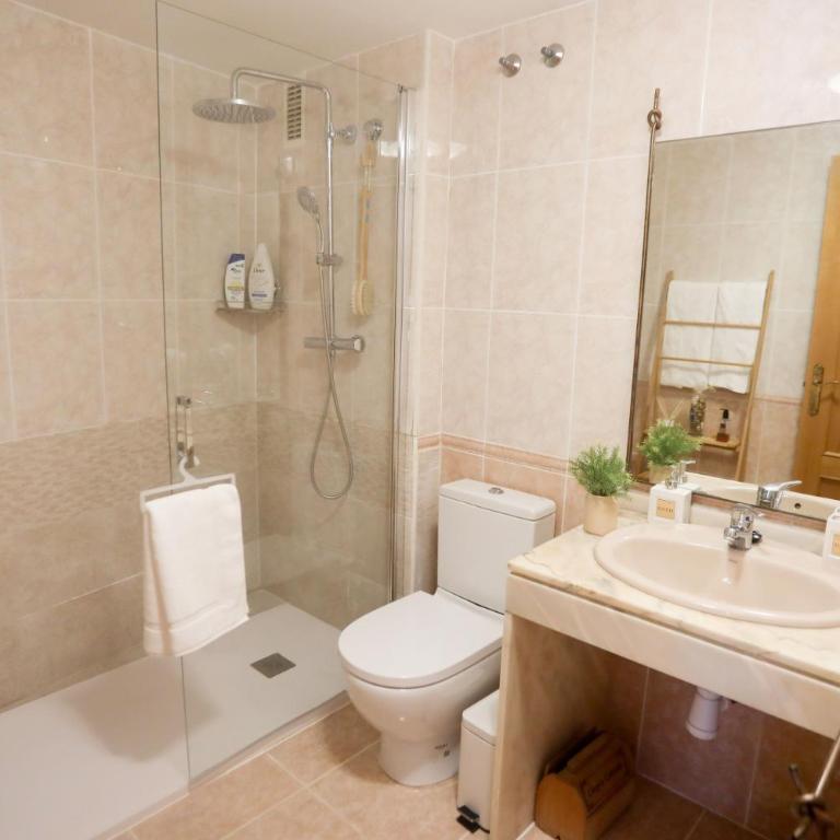 Lovely apartment near the beach & City of Arts and Sciences - Three-Bedroom Apartment - 15