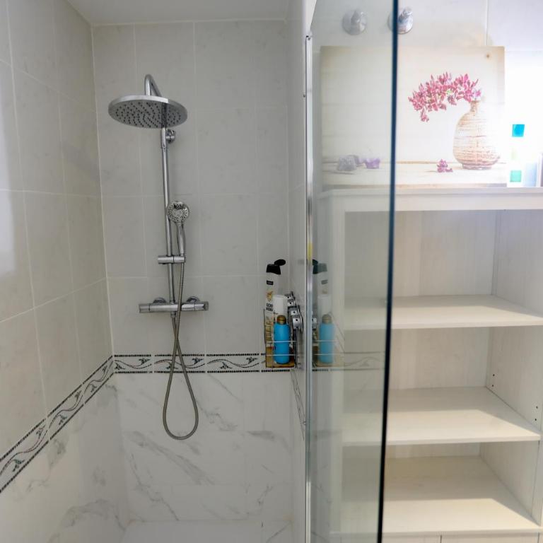 Lovely apartment near the beach & City of Arts and Sciences - Three-Bedroom Apartment - 23