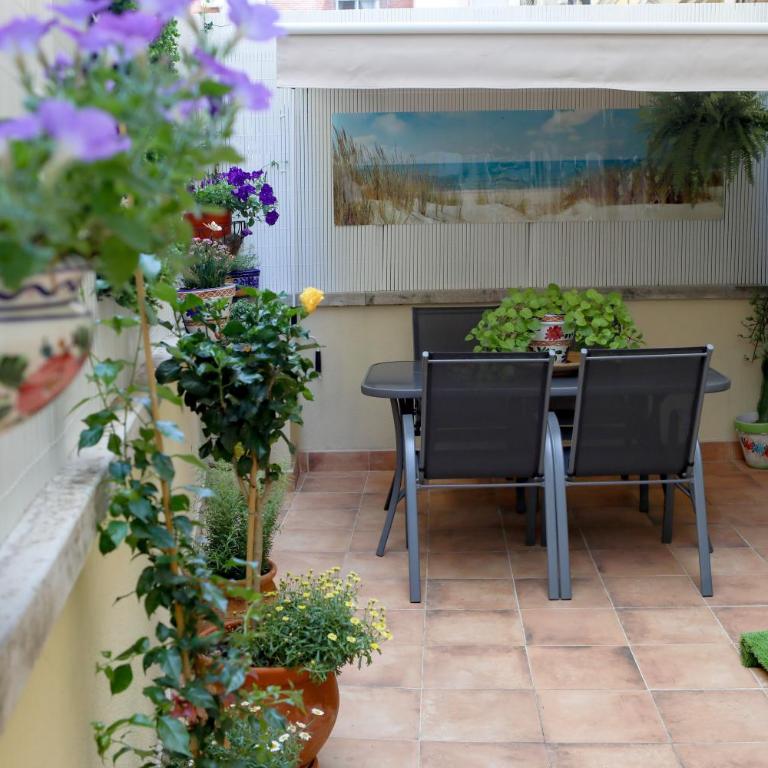 Lovely apartment near the beach & City of Arts and Sciences - Three-Bedroom Apartment - 62