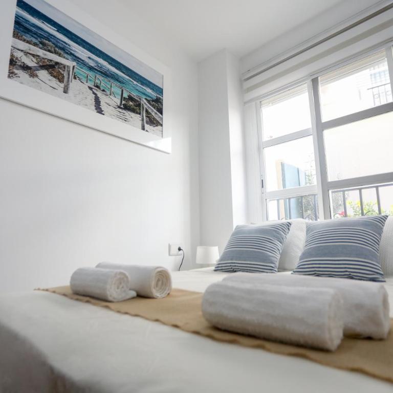 Lovely apartment near the beach & City of Arts and Sciences - Three-Bedroom Apartment - 54