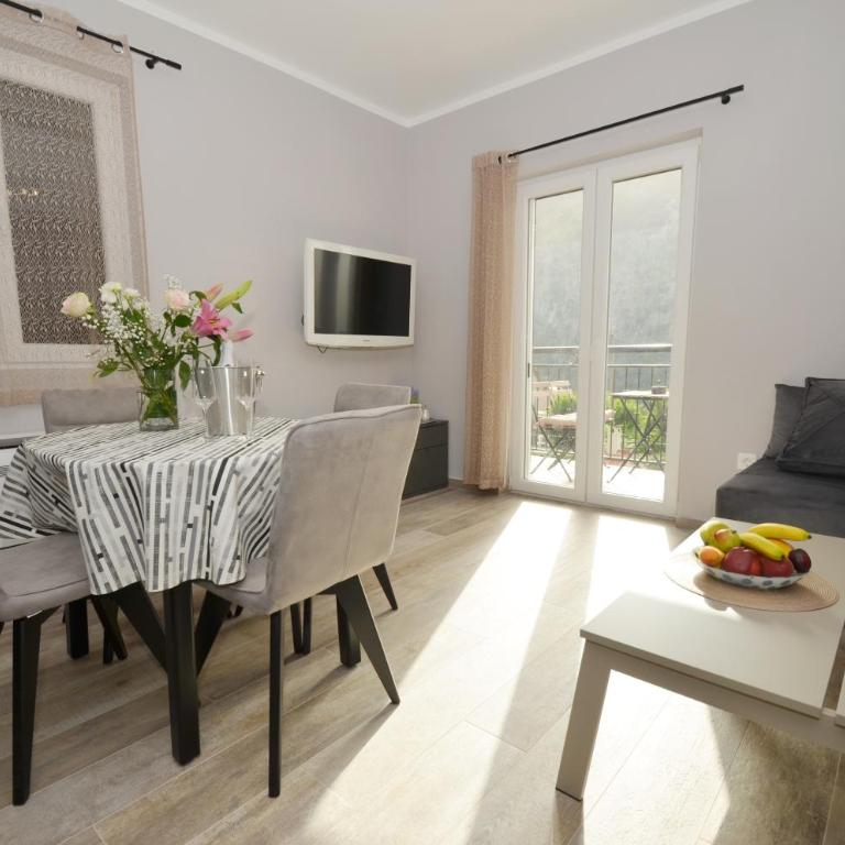 Apartments Orizzonte with beautiful view of the bay - Apartman sa 1 Spavaćom Sobom - 10