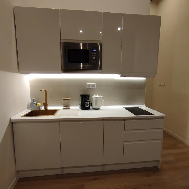 CenterBeach&chic - Two-Bedroom Apartment - 10