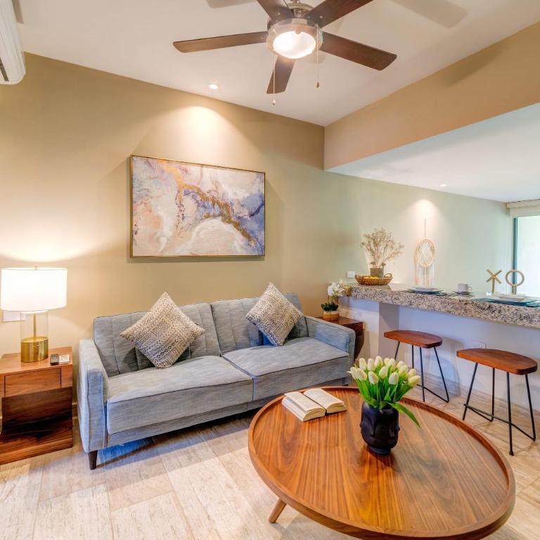 Sunlit Studio 4 Blks from 5th Ave with Pools & Gym - Studio avec Balcon - 6