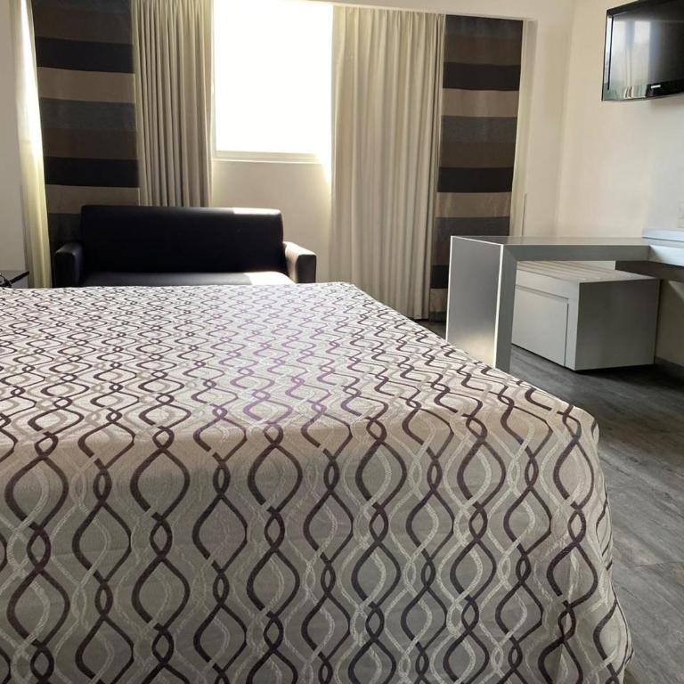 Hotel Atenas Plaza - Habitación con cama extragrande. - 3