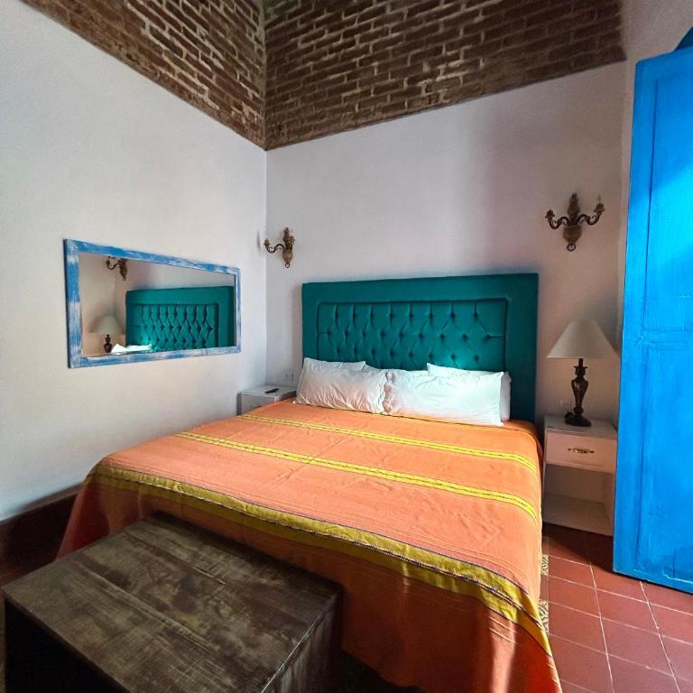 Alonso53 - King Room with Balcony - 6