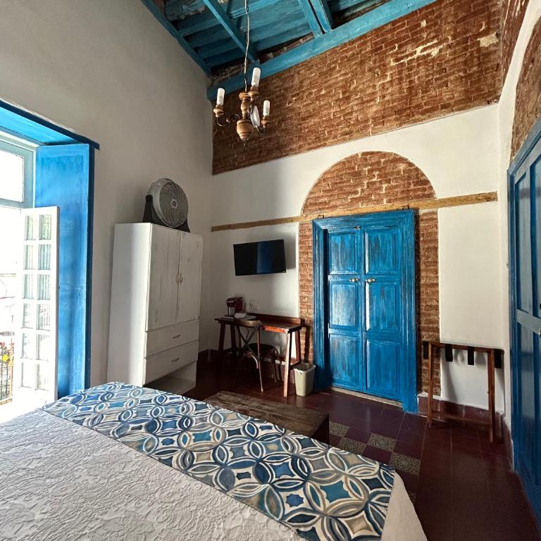 Alonso53 - King Room with Balcony - 10