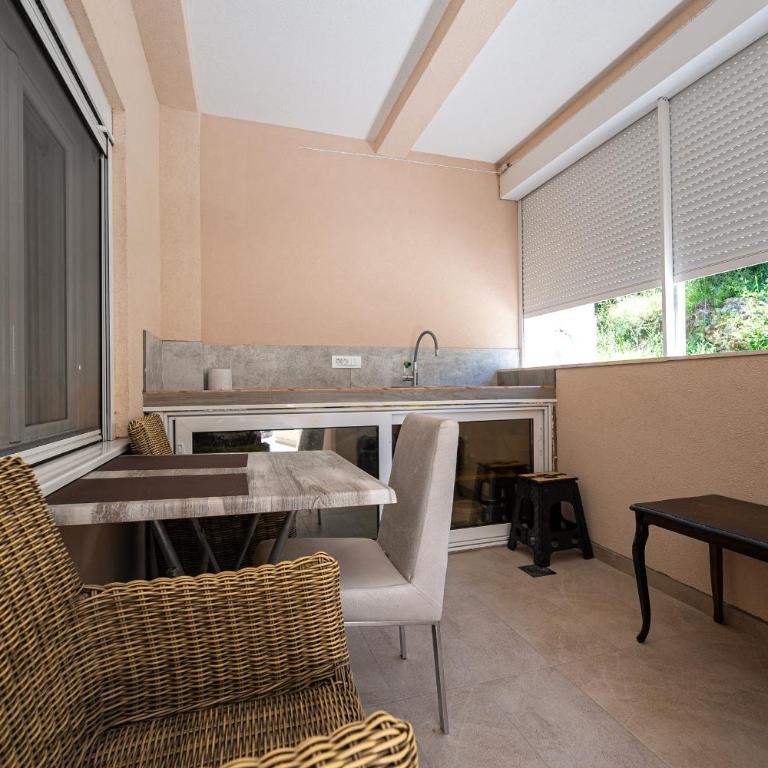 Hillside Apartments - One-Bedroom Apartment with Terrace - 6