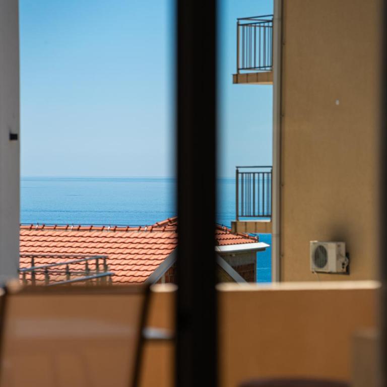 Hillside Apartments - One-Bedroom Apartment with Terrace - 10