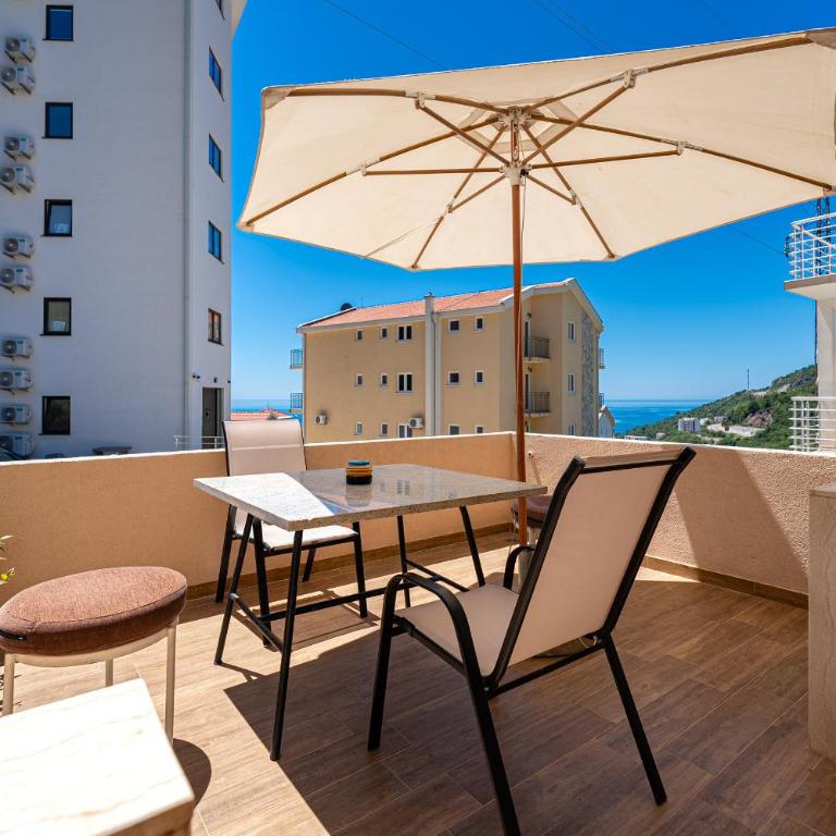 Hillside Apartments - One-Bedroom Apartment with Terrace - 13