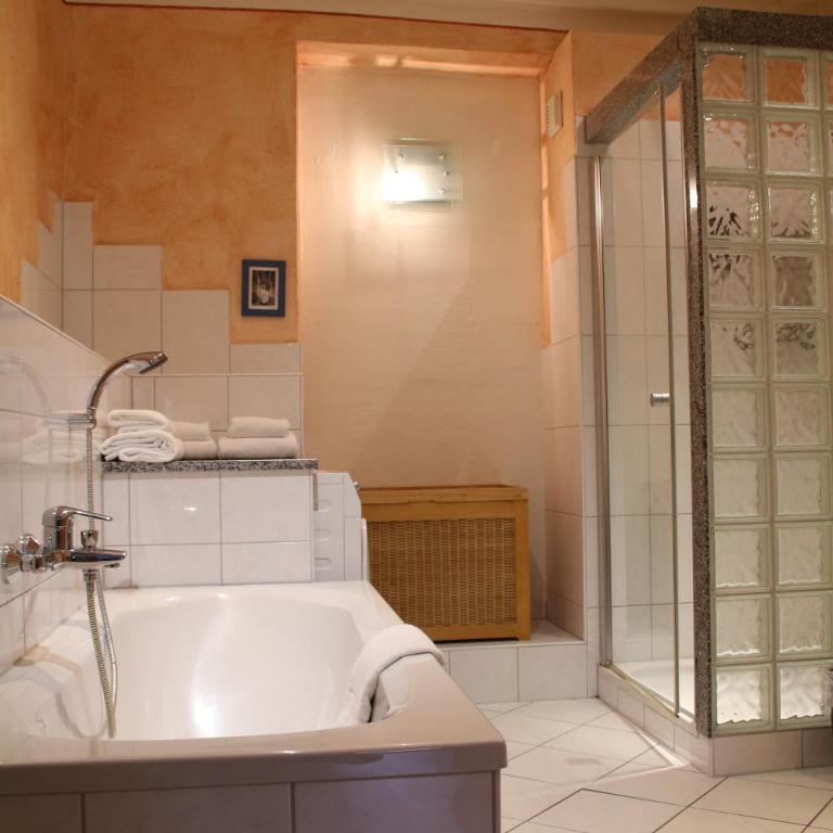 Hotel Goldene Krone Innsbruck - Familienzimmer 1 - Nebengebäude - 5