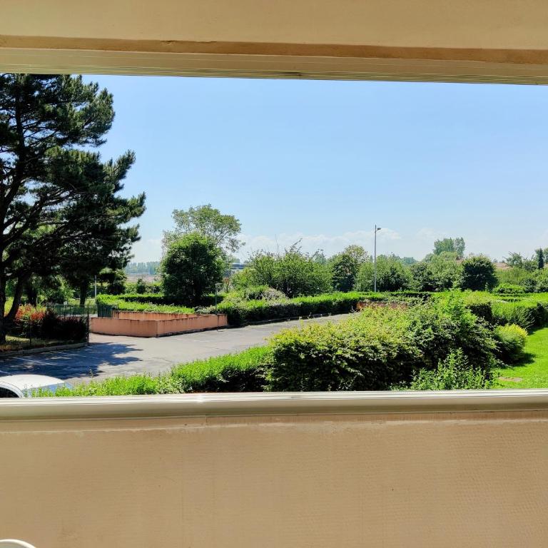 Spacieux appartement refait à NEUF - 4 pers - vue sur l'hippodrome - Apartamento de 1 dormitorio con balcón - 11