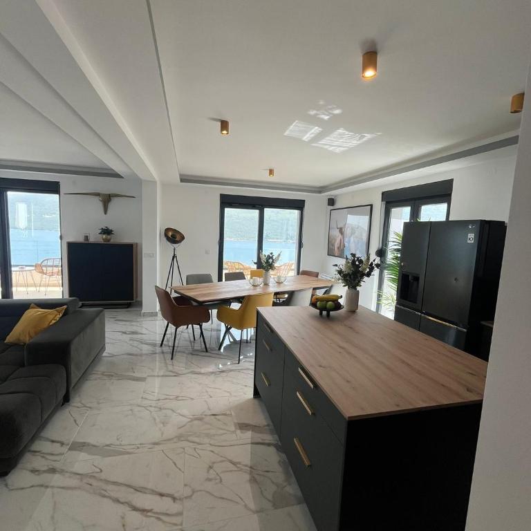Penthouse Apartment mit Meerblick in der Bucht von Kotor - 400m bis zum Strand - Three-Bedroom Apartment - 5