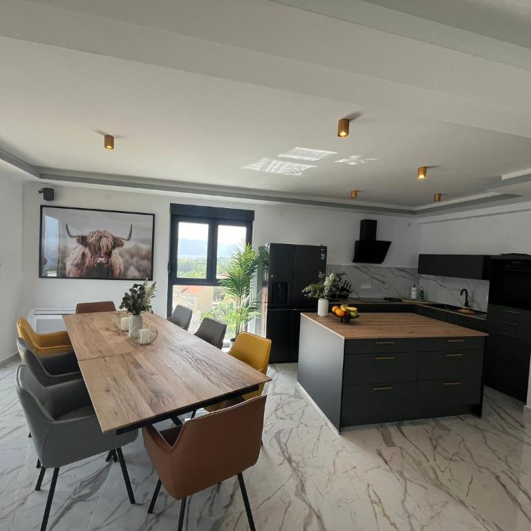 Penthouse Apartment mit Meerblick in der Bucht von Kotor - 400m bis zum Strand - Three-Bedroom Apartment - 8