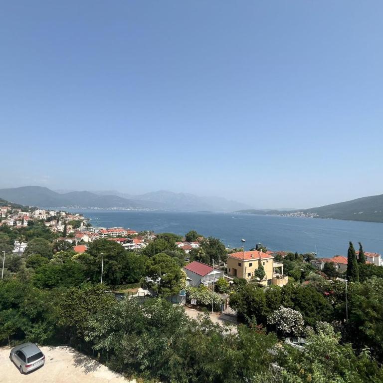Penthouse Apartment mit Meerblick in der Bucht von Kotor - 400m bis zum Strand - Three-Bedroom Apartment - 13