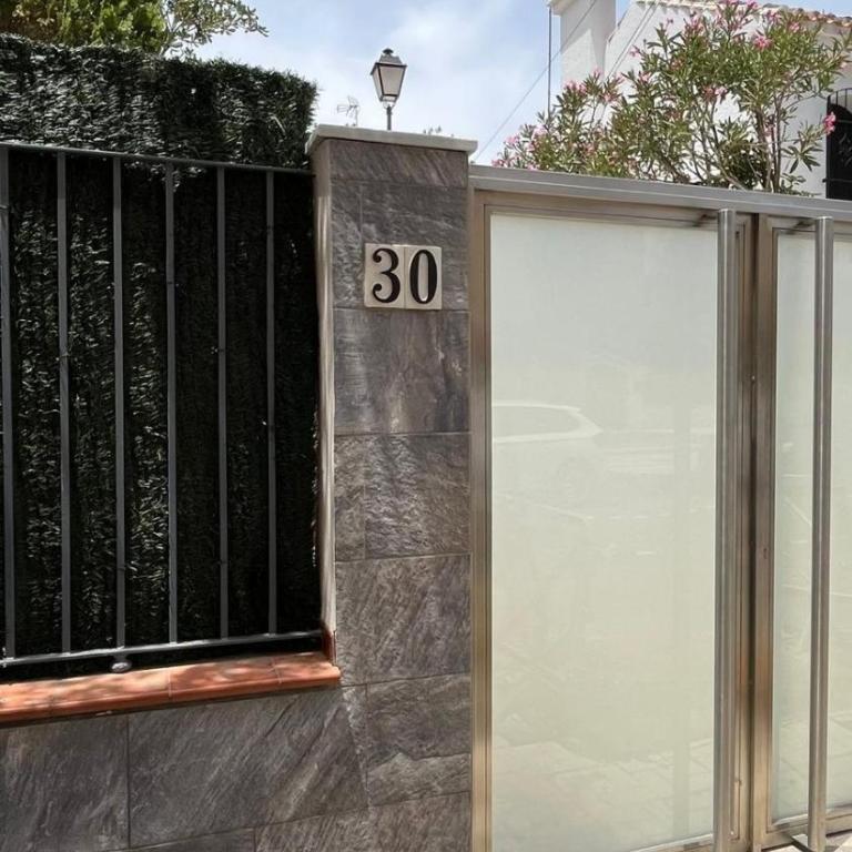 Apartamento a 30 metro de la playa con piscina y garaje en la Carihuela - Apartamento de 2 dormitorios - 17